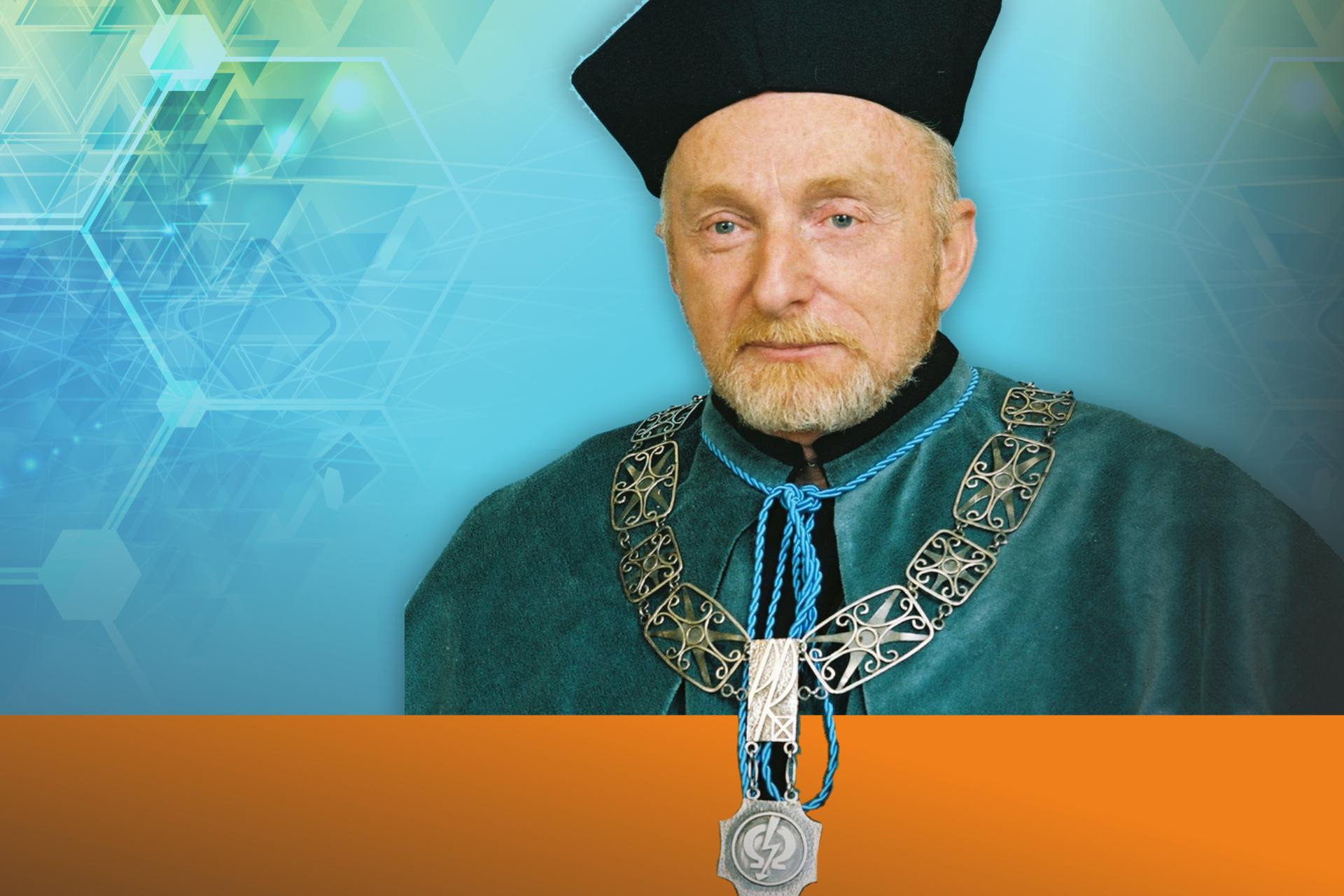 Mężczyzna w todze i łańcuchu akademickim. Tło geometryczne.