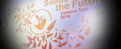 Logo "Seeds for the Future Campus Tour 2016" z motywem roślinnym. Kluczowe obiekty: tekst, logo, motyw liści.