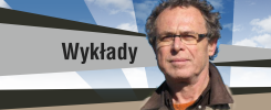 Wojtek Kujawski Ph.D. Arch. na tle nieba z chmurami. Napis "Wykłady".